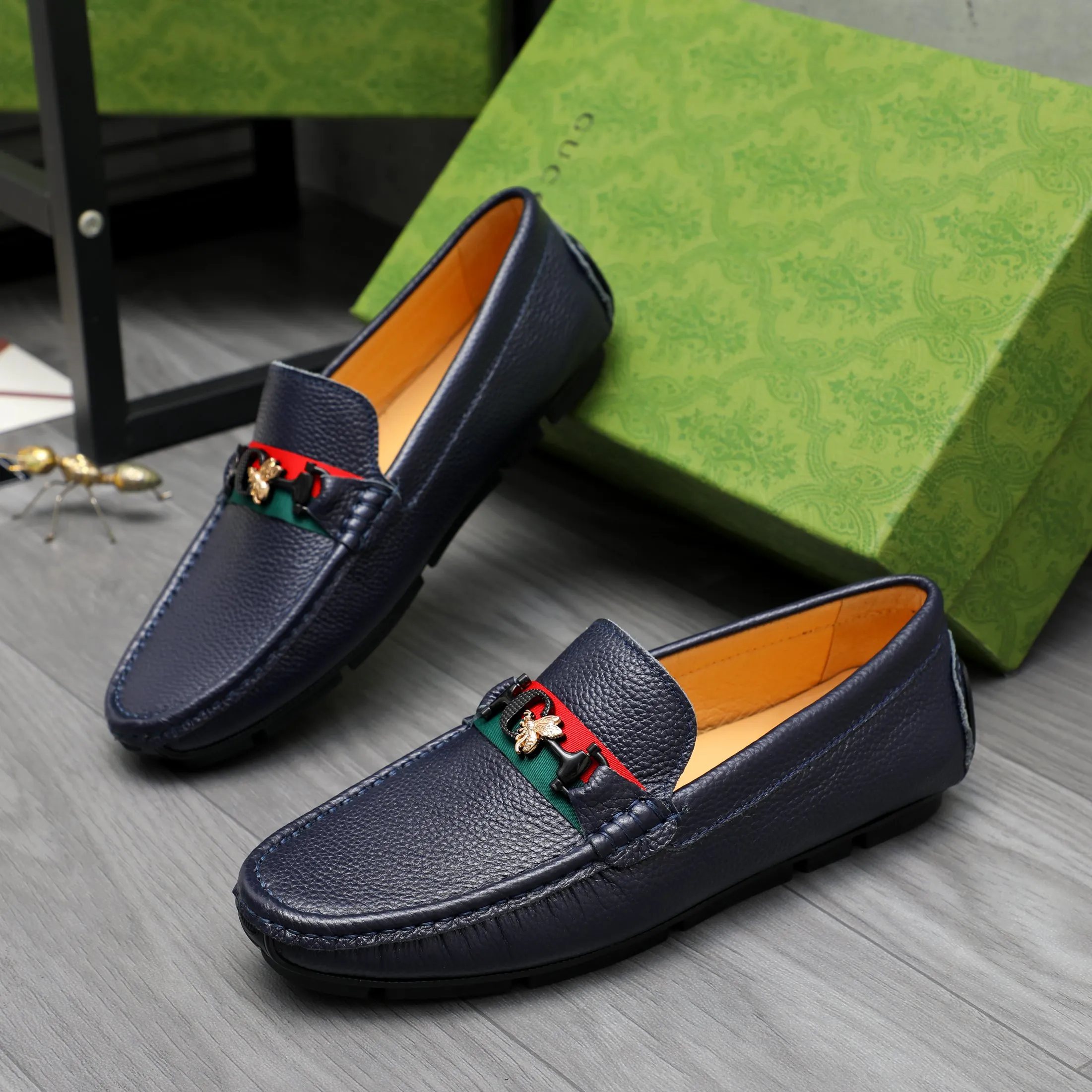 Men's shoes 💰360 Product trademark: GUCCI "Gucci" casual slip-on men's shoes Regular size: 38-45 Product materials: Selected pebbled cowhide upper, pigskin lining, rubber outsole